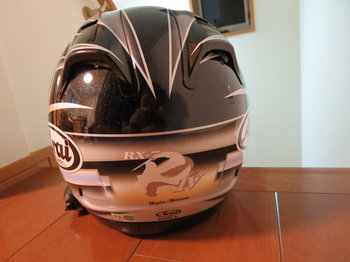 ヘルメット後ろ.JPG